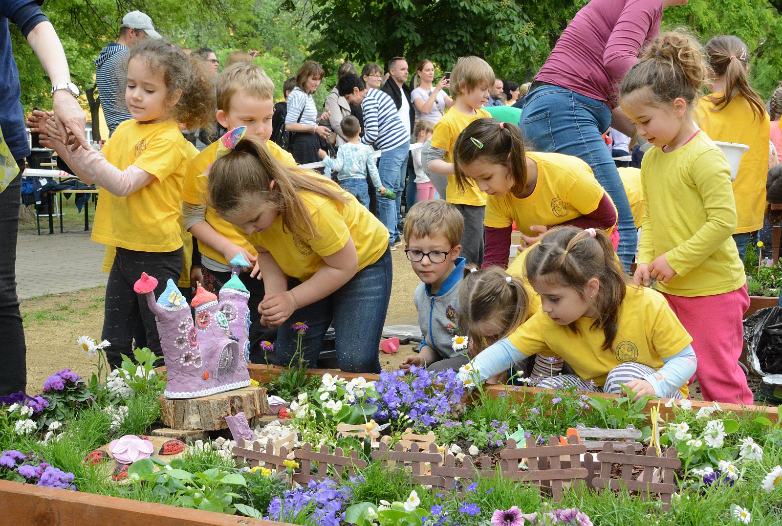 Kertépítő óvodások - pénteken lesz az V. Mesés kiskerteket a Zichy ligetben